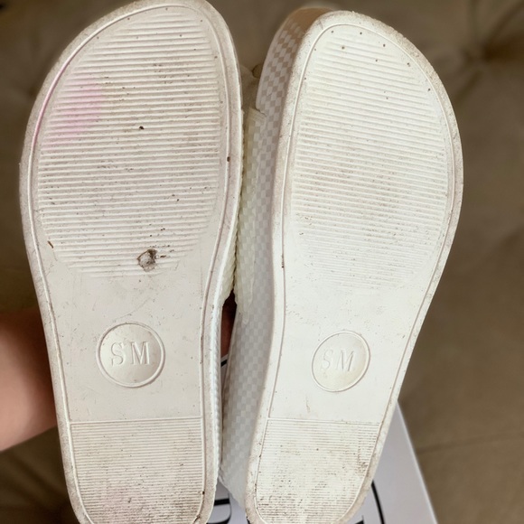 SOLD PREL💕VED STEVE MADDEN WHITE FLATFORM - Picture 6 of 7
